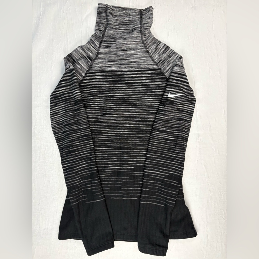 Nike Pro Hyper warm Womens Athletic Shirt Size Small Turtleneck Long Sleeve